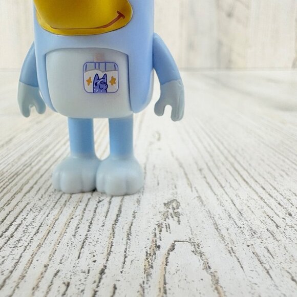 Bluey Work Heeler Figure Blue NEW - Picture 2 of 8